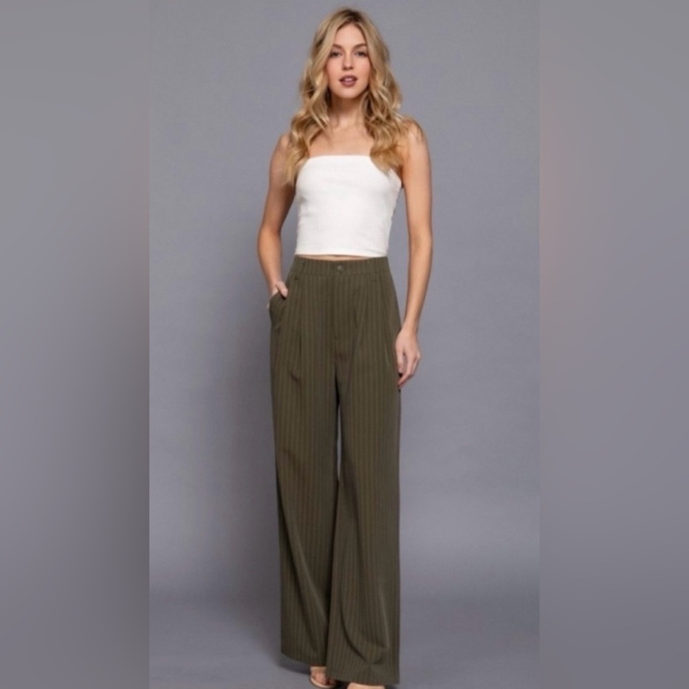 NWT Active USA Olive|White Pinstripe Pleated Wide leg trousers Sz M